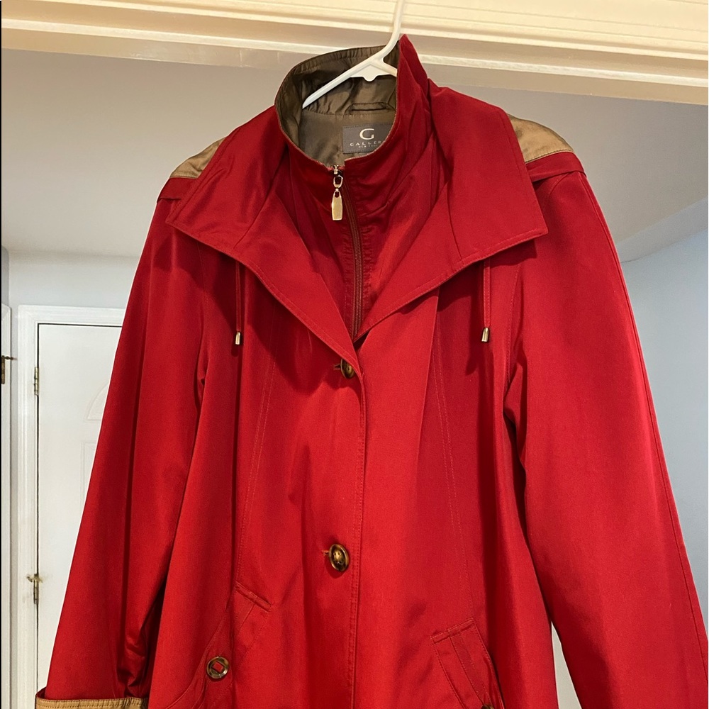 Very versatile - water resistant - optional removable liner & removable hood